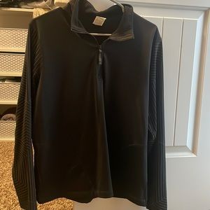 Light weight above jacket with thumb holes